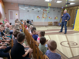 У нас в гостях "Театр 5 +" со спектаклем "Разноцветный смех" У нас в гостях "Театр 5 +" со спектаклем "Разноцветный смех".